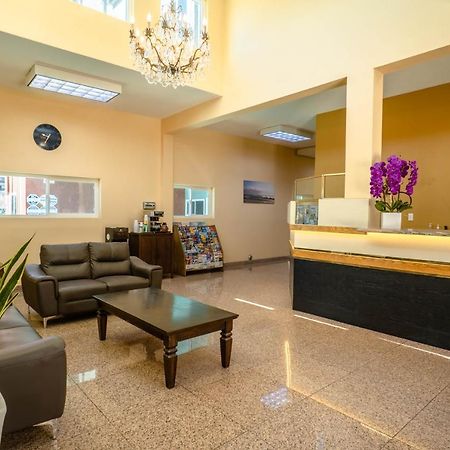 Maywood Inn Екстер'єр фото