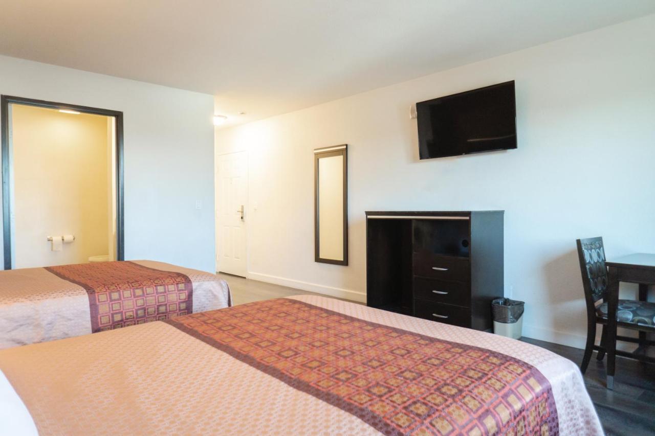 Maywood Inn Екстер'єр фото