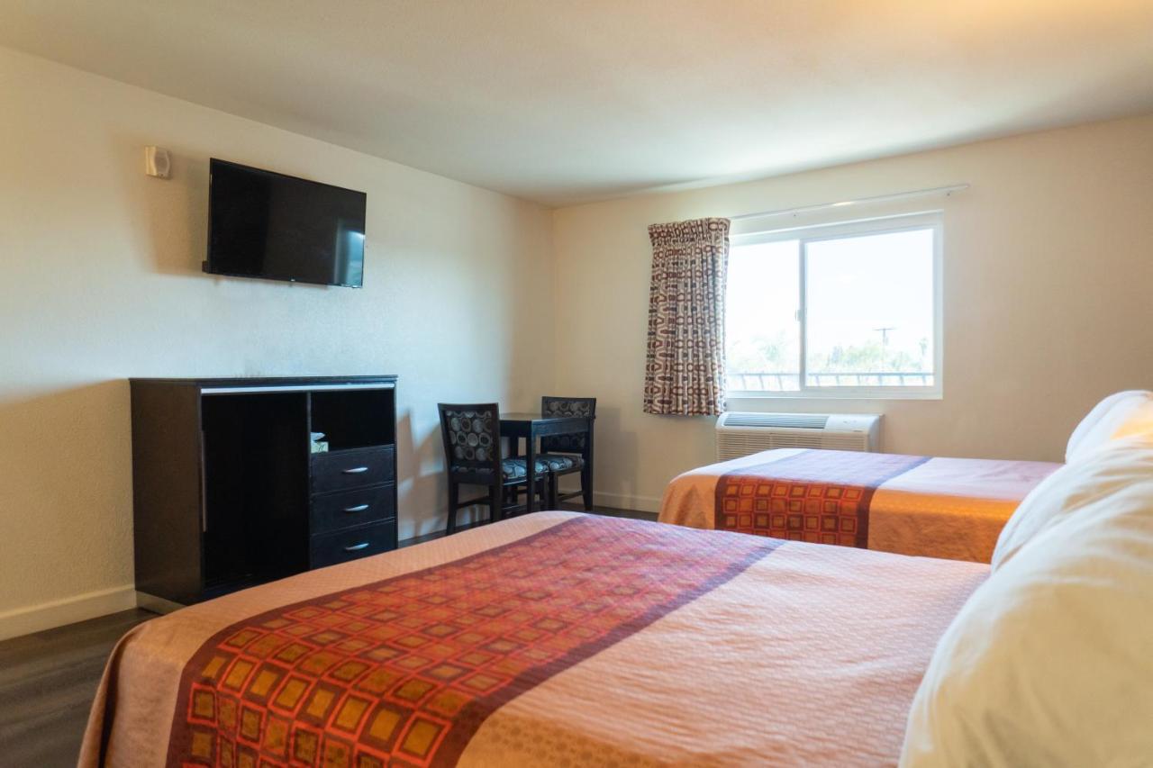 Maywood Inn Екстер'єр фото