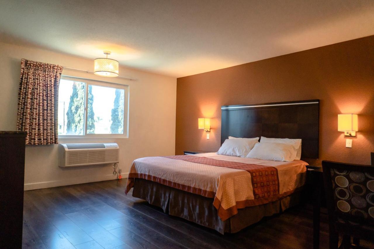 Maywood Inn Екстер'єр фото