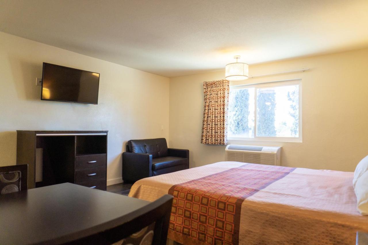 Maywood Inn Екстер'єр фото