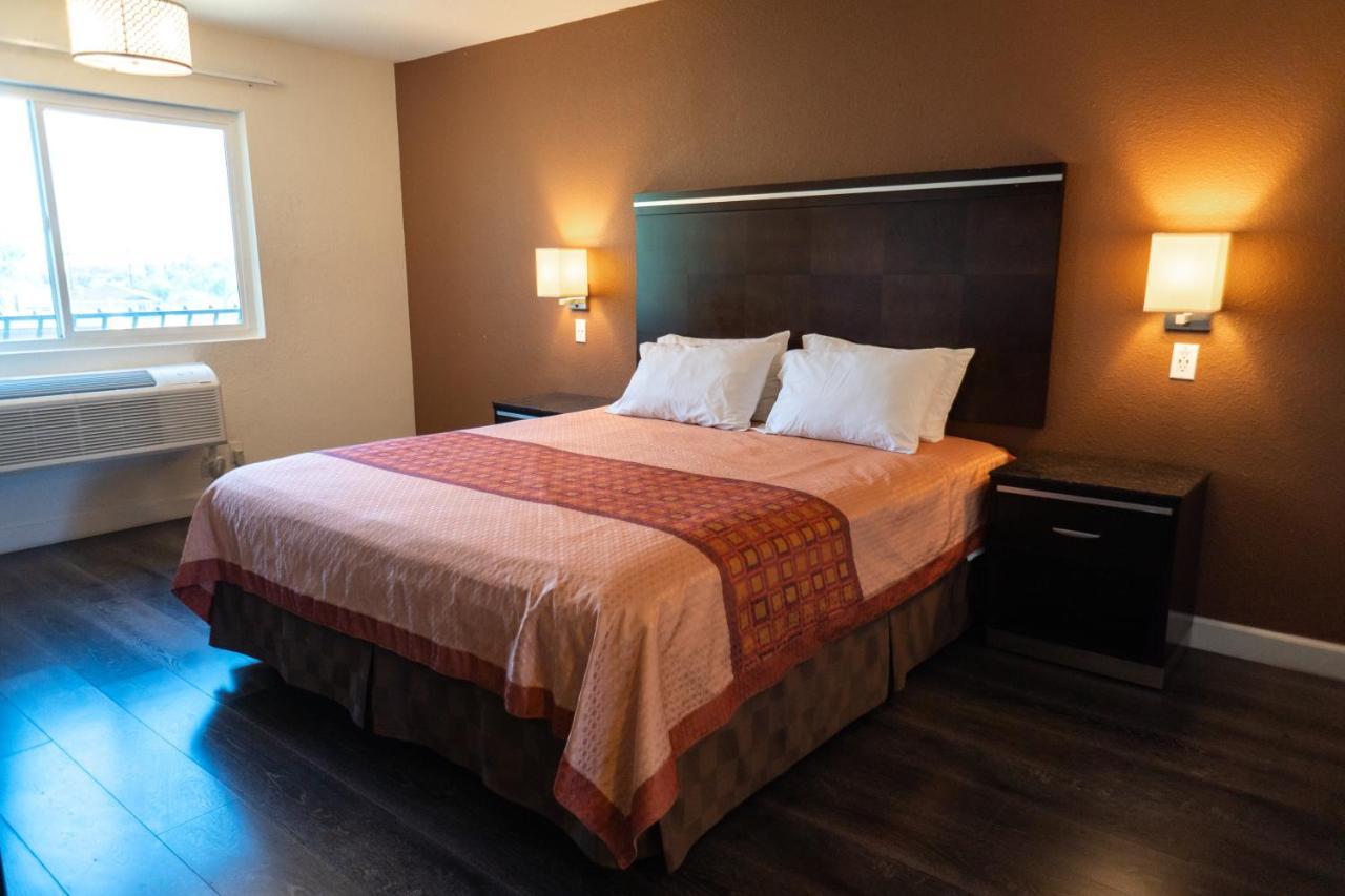 Maywood Inn Екстер'єр фото