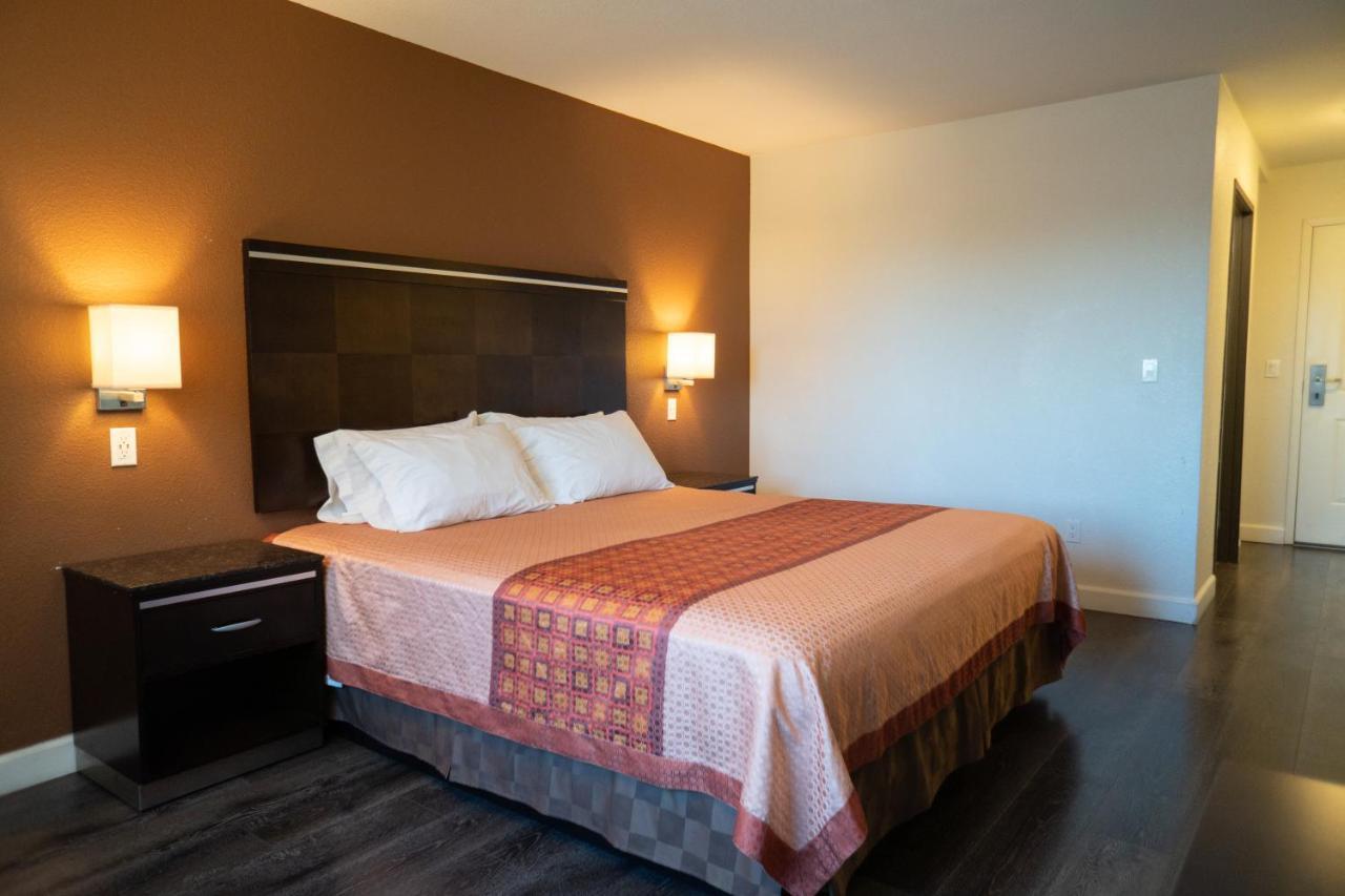Maywood Inn Екстер'єр фото