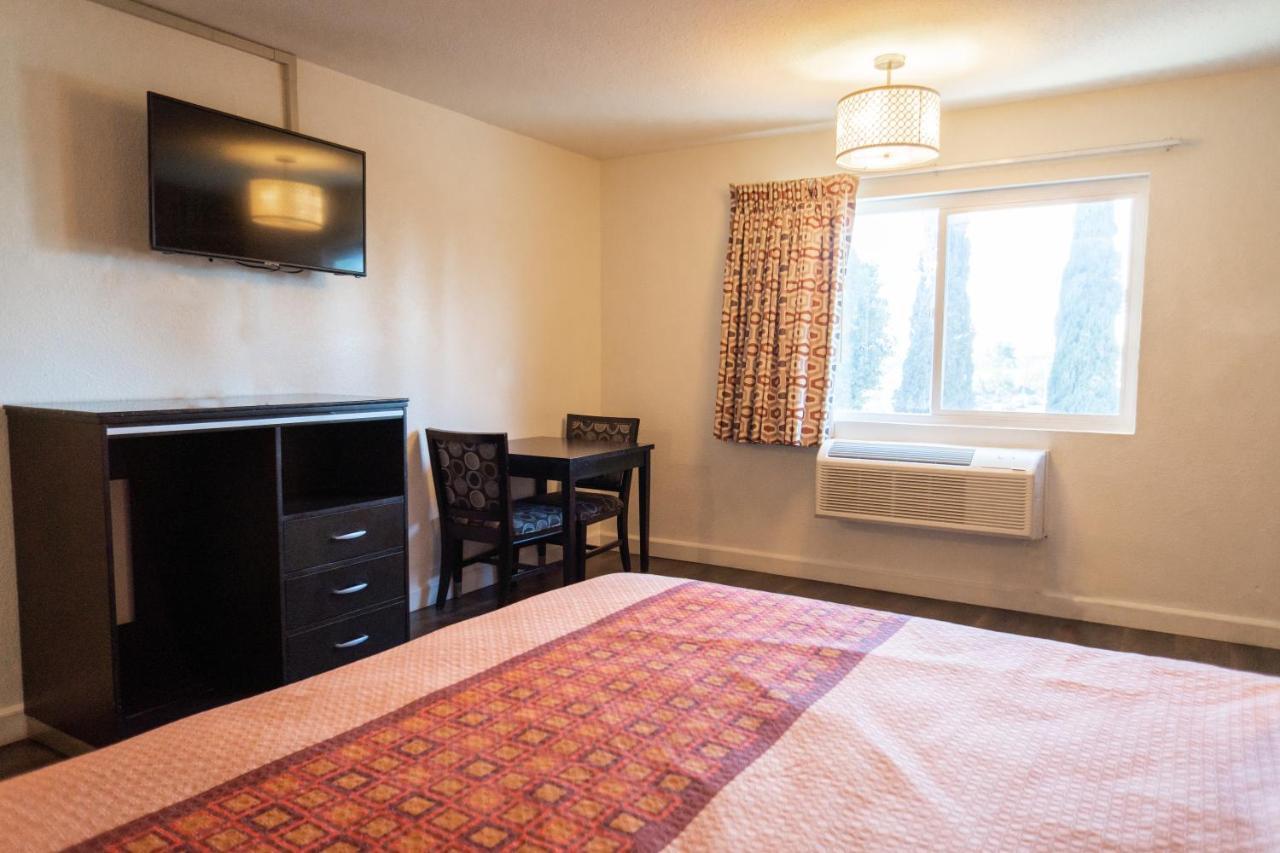 Maywood Inn Екстер'єр фото