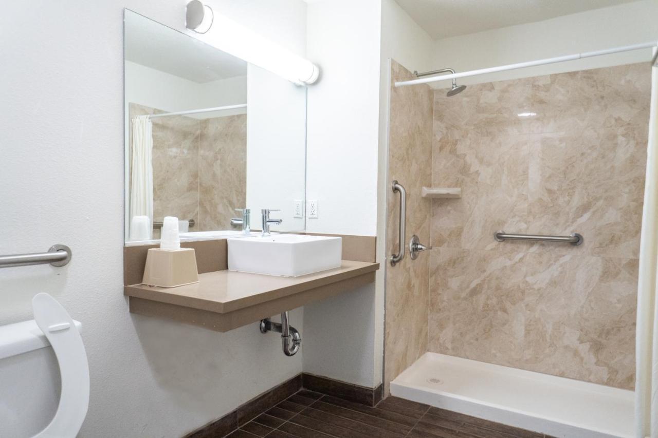 Maywood Inn Екстер'єр фото